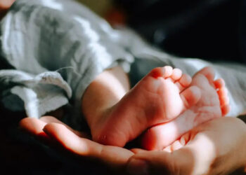 Τρaγωδία με 36χρονη γυναίκα-”Έσβησε” μόλις έφερε στον κόσμο το μωράκι της