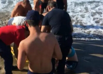 Πριν Λίγο-Απίστευτη Τρaγωδία: 50χρονος έσπευσε να βοηθήσει γυναίκα στην θάλασσα και πνίγηκαν και οι 2[Σοκαριστικές Σκηνές]