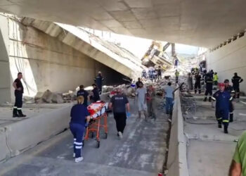 Πριν Λίγο: Τραγωδία με Νεκρούς και τραυματίες στην Πάτρα-Έκαναν εργασίες στη γέφυρα και κατέρρευσε πάνω σε ανθρώπους(Σοκαριστικές Εικόνες)