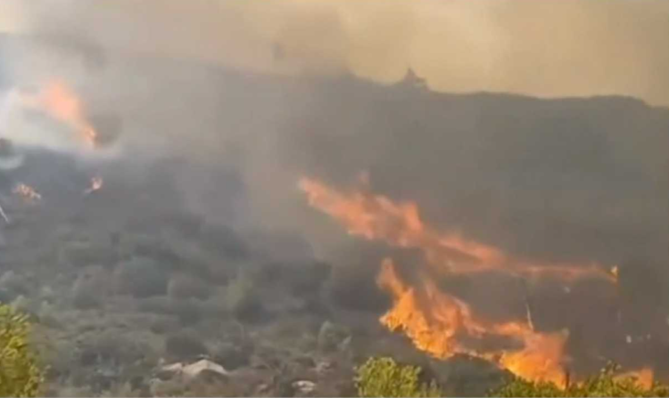 Μεγάλη φωτιά και στην Κέρκυρα – Εκκενώνονται πέντε περιοχές (φωτο, video)