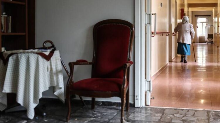 Έφοδος σε γηροκομείο και σύλληψη του ιδιοκτήτη ύστερα από καταγγελίες