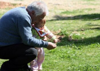 Και οι παππούδες θα πληρώνουν διατροφή για τα ανήλικα εγγόνια τους