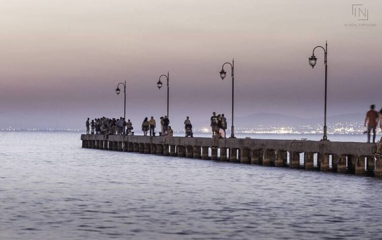 Θεσσαλονίκη: Έμεινε παράλυτος στα πόδια ο 19χρονος που βούτηξε από προβλήτα στην Περαία