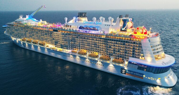 Έχει μήκος 347 μέτρα και 16 καταστρώματα: Αυτό είναι το μεγαλύτερο κρουαζιερόπλοιο που «έδεσε» στη Μύκονο