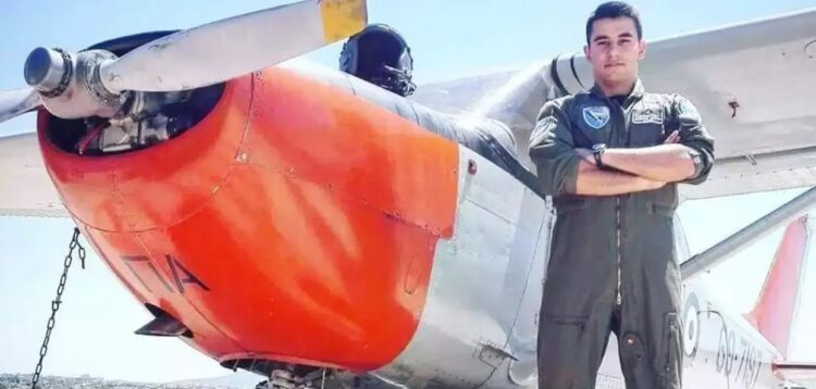 Πτώση Canadair στην Κάρυστο: Θρήνος και Ασθενοφόρα στο σπίτι του Ανθυποσμηναγού Περικλή Στεφανίδη[Φωτογραφίες]