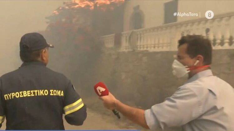 ΣΥΜΒΑΙΝΕΙ ΤΩΡΑ στη Ρόδο: Η φωτιά μπήκε στο χωριό Ασκληπιείο – Καίγονται σπίτια και καταστήματα