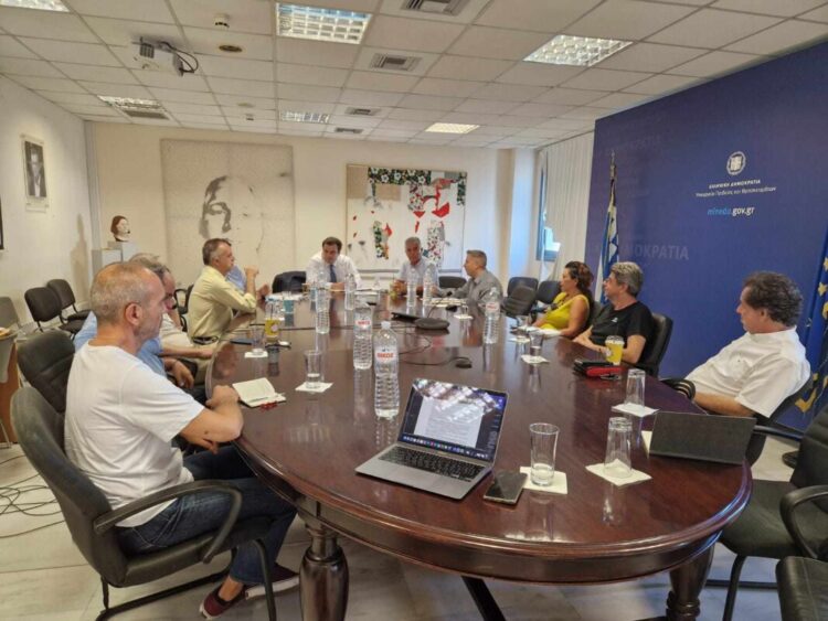 Συνάντηση ΟΙΕΛΕ με τον Υπουργό Παιδείας: Θετικό κλίμα, υπό εξέταση από την πολιτική ηγεσία πολλά κρίσιμα ζητήματα του κλάδου