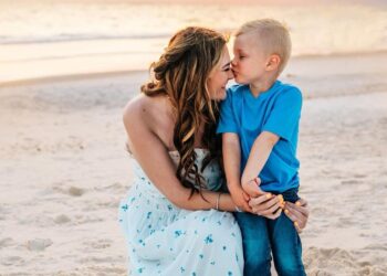 Έφυγε στα 30 της η διάσημη μητέρα που ανέβαζε τον αγώνα της με τον καρκίνο στο Internet – Συγκλονιστικά τα μηνύματα (φωτο, video)