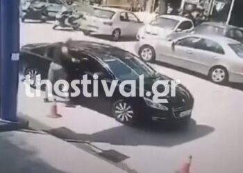Σοκαριστικό βίντεο: Η στιγμή που o 50χρονος πέφτει νεκρός από τον πupοβολισμό του φίλου του (video)