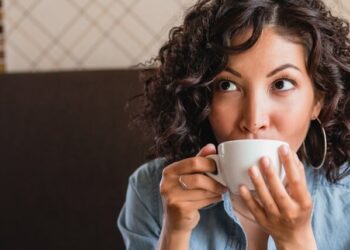 Καφές: Γιατί δεν πρέπει να πίνουμε το βράδυ – 5 λόγοι