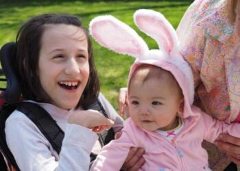 «Ο άντρας μου με παράτησε μόλις γέννησα. Έμεινα μόνη με ένα παιδί με αναπηρίες, πάλεψα και τα κατάφερα»