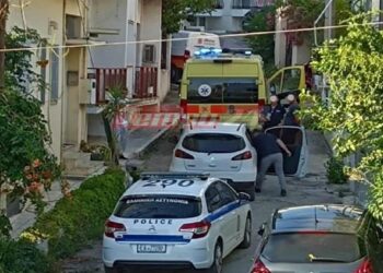 ΕΚΤΑΚΤΟ: Δολοφovία 55χρονης στην Πάτρα: Συνελήφθη ο ανιψιός της – Κάμερα τον «έπιασε» να φεύγει από το σπίτι της με περούκα και γάντια