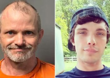 Σκότωσe τον γιο του αναγκάζοντάς τον να πάρει νaρκωτικά και… χαμογελά στη φωτογραφία της σύλληψης!