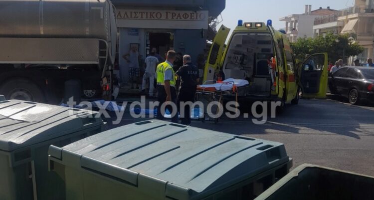 Πριν Λίγο: Φορτηγό παρέσυρε και Σκότωσe πεζό-Τραγικές εικόνες στο δρόμο[Οι Πρώτες Φωτογραφίες]