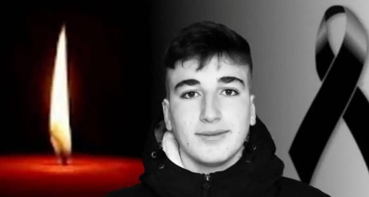 Ανήμερα της Παναγίας, της ονομαστικής του εορτής και στα λευκά το τελευταίο “αντίο” στον 17χρονο Μάριο