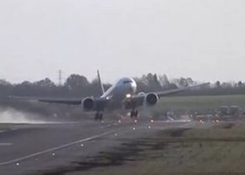 Τραγωδία στον αέρα: Πιλότος πέθανε στο αεροπλάνο εν ώρα πτήσης με 271 επιβάτες – Αναγκαστική προσγείωση από συγκυβερνήτη (φωτο)