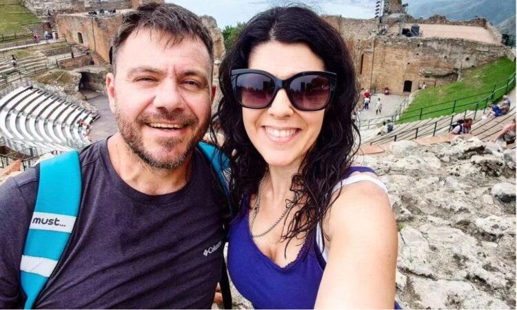 «Καλύτερα σκεφτείτε πριν ανοίξετε το στόμα σας»-Η απάντηση της συζύγου του Ευτύχη Μπλέτσα σε εμετικό σχόλιο για το σώμα της