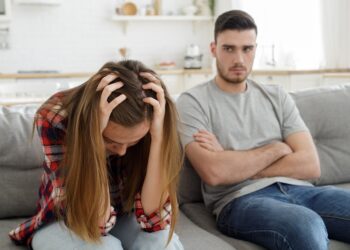 άντρας ετεροθαλής αδερφός αδελφός