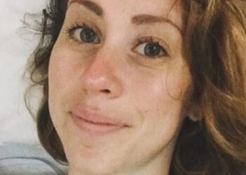 Μία 25χρονη που νίκησε τον καρκίνο του δέρματος λέει ποια προϊóντα δεν θα χρησιμοποιήσει ξανά