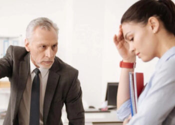 Έβρıζα σε SMS το αφεντικό μου αλλά αντί να το στείλω στον άντρα μου, το έστειλα στον ίδιο