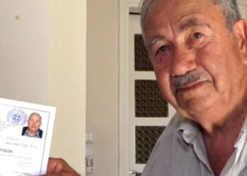 Απόφοιτος Γυμνασίου ετών 83 και συνεχίζει – Όλα άρχισαν από μία αφίσα στο καφενείο (video)
