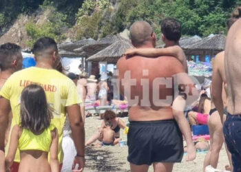 Χαλκιδική: Παιδάκι χάθηκε στην παραλία – Στο αυτόφωρο ο παππούς που το φύλαγε