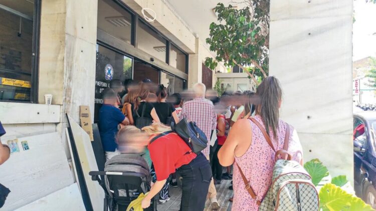 Οι αρνητές ταυτότητας χρησιμοποιούν… το tik tok για να “πείσουν” πως… έρχεται ο Αντίχριστος! Οι ουρές… καλά κρατούν