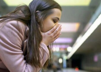 ΗΠΑ: Δύο νεκpοί από τη συντριβή ελικοπτέρου πάνω σε σπίτια – Καρέ καρέ η πτώση (video)