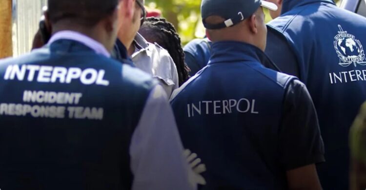 Η Interpol ενεργοποίησε «μαύρο συναγερμό» για νεκρό αγόρι που βρέθηκε τυλιγμένο με αλουμινόχαρτο στον Δούναβη