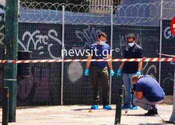 Ληστεία και πυροβολισμοί στον Κολωνό: Διασωληνωμένος βρίσκεται ο δράστης – Το χρονικό της συμπλοκής