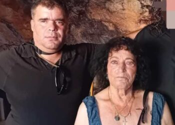 Κράτησε τον Λόγο του! Ο 41χρονος Κωστής δεν αφήνει Αστεφάνωτη την 82χρονη Παρασκιώ-”Παντρευόμαστε στις 10 Σεπτεμβρίου”