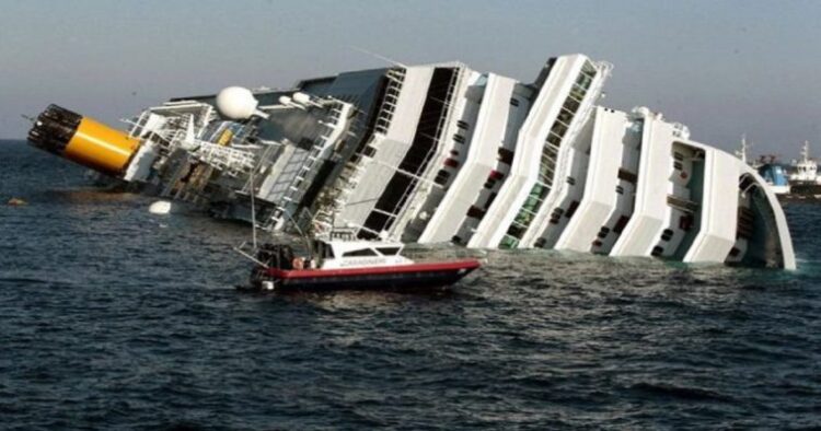 Έσπρωξε τη γυναίκα του για να σωθεί αυτός από το βυθισμένο πλοίο. ΟΛΟΙ τον έκριναν μέχρι που έμαθαν την αλήθεια..