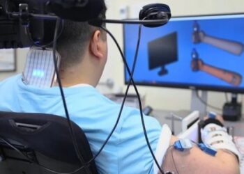 Για πρώτη φορά: Παράλυτος κουνιέται και αισθάνεται ξανά με βοήθεια τεχνολογίας