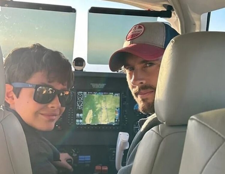 Οικογενειακή Τραγωδία: Πατέρας πίνει μπύρες και το παιδί πιλοτάρει! Οι τελευταίες τους στιγμές πριν συντριβεί το αεροσκάφος τους