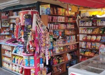 Έντρομοι οι Έλληνες γονείς: Πατατάκια με γεύση «ανδρικού μορίου» και «αιδοίου» κάνουν θραύση στις νεαρές ηλικίες (video)