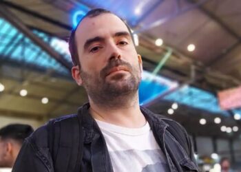 Αντώνης Χρυσουλάκης: Ποιος ήταν ο δημοσιογράφος που κάηκε ζωντανός στο διαμέρισμά του