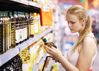 «Θα πούμε το λάδι… λαδάκι»: Στα ύψη οι τιμές, πού φτάνει τα 130 ευρώ ο τενεκές (video)