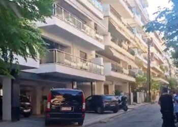 Έγκλημα στην Καλαμαριά: Ο 38χρονος αστυνομικός πήγε τα παιδιά στο σχολείο, γύρισε και σκότωσε την εν διαστάσει σύζυγό του (video)