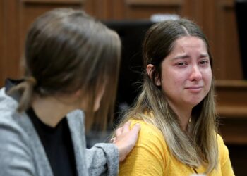 Σκότωσε τη μητέρα της γιατί δεν ήθελε να μάθει ότι την έδιωξαν από το κολέγιο (φωτο, video)