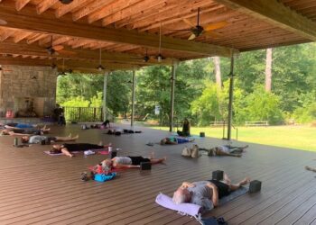 «Ντου» της αστυνομίας σε μάθημα γιόγκα! Νόμιζαν ότι έγινε… μαζική δολοφονία