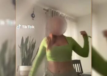 «Θα τον φάω ζωντανό»-Προκαλεί με βίντεο στο TikTok η 15χρονη που συνελήφθη για τον ξυλοδαρμό 14χρονου