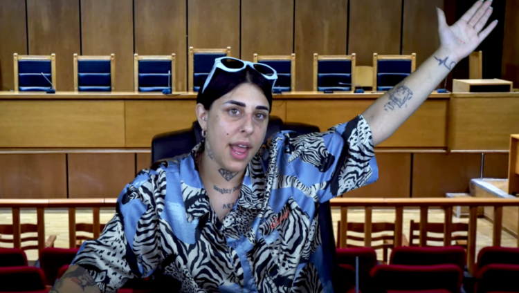 «Βγάζω τα τριπλά από σένα χωρίς να ξεφτιλίζομαι και να εκδίδομαι»: Άγρια επίθεση Super Κικής σε Ζήνα Κουτσελίνη – Γιώργο Λιάγκα (video)