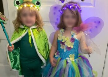 Τραγωδία με δίδυμα αδελφάκια: Αποκοιμήθηκαν αγκαλιασμένα σε ξύλινο μπαούλο και πέθαναν από ασφυξία