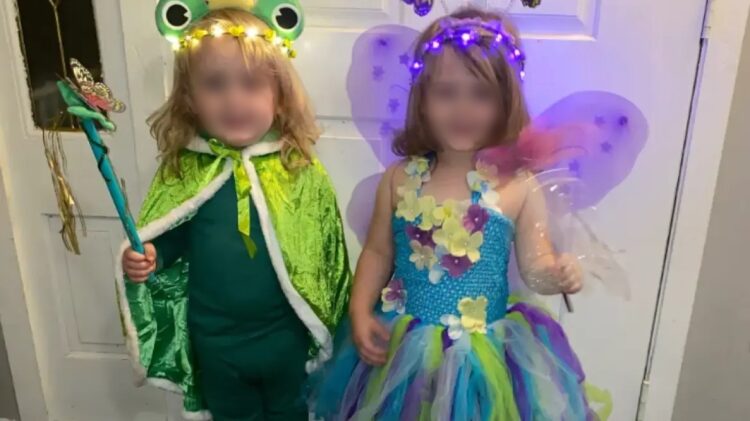 Τραγωδία με δίδυμα αδελφάκια: Αποκοιμήθηκαν αγκαλιασμένα σε ξύλινο μπαούλο και πέθαναν από ασφυξία