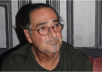 Παλεύει γενναία για τη ζωή του ο Βασίλης Καρράς: Αν δεν τα καταφέρει ζήτησε να είναι όλοι ντυμένοι στα λευκά και αντί για δάκρυα να ακούγονται μπουζούκια και τραγούδια