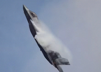 Πιλότος παίρνει στο 112 μετά τη συντριβή του αεροπλάνου: «Είμαι ο πιλότος. Εκτινάχθηκα με αλεξίπτωτο – Μπορείτε να στείλετε ασθενοφόρο σας παρακαλώ;»