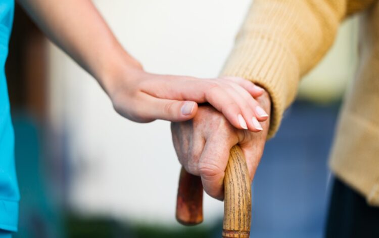 Θεσσαλονίκη: 35χρονη πρότεινε σε 85χρονο να συνευρεθούν ερωτικά! Διαβάστε τι έγινε στη συνέχεια…