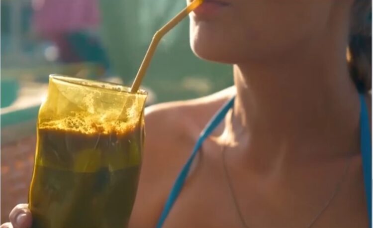 Χάρτινα καλαμάκια: «Ασφαλή έως 20 λεπτά. Χημικά καταλήγουν στο πιάτο μας»