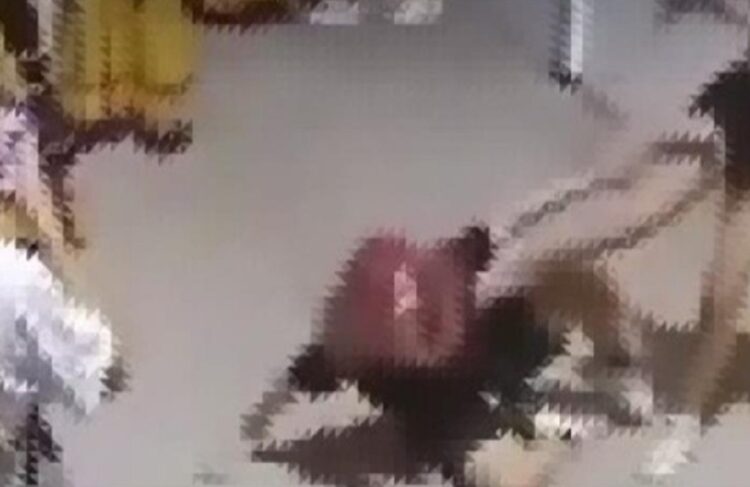 Βίντεο-σοκ: Άγριος ξυλοδαρμός 13χρονης από ανήλικες μαθήτριες σε σχολείο της Ρόδου