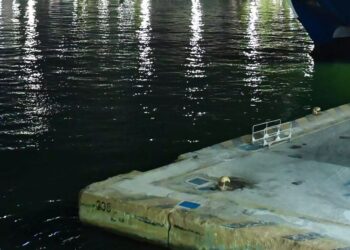 ΠΡΙΝ ΑΠΟ ΛΙΓΟ: 36χρονος πνίγηκε όταν πήδηξε να προλάβει το Blue Horizon που είχε σηκώσει καταπέλτη